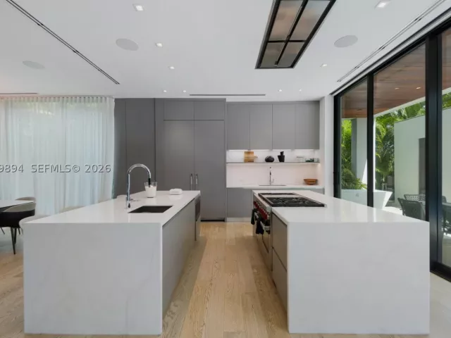 Продажа дома по адресу 6015 N Bay Rd - фото 9286141