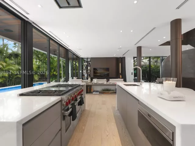 Продажа дома по адресу 6015 N Bay Rd - фото 9286142