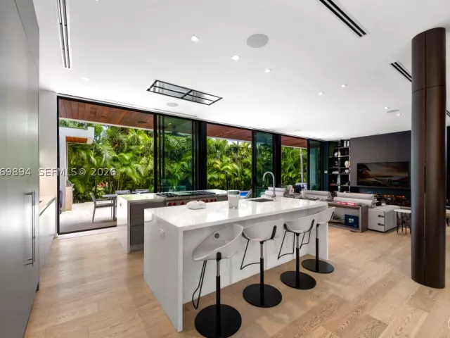 Продажа дома по адресу 6015 N Bay Rd - фото 9286143