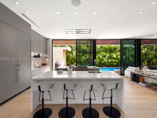 Продажа дома по адресу 6015 N Bay Rd - фото 9286144