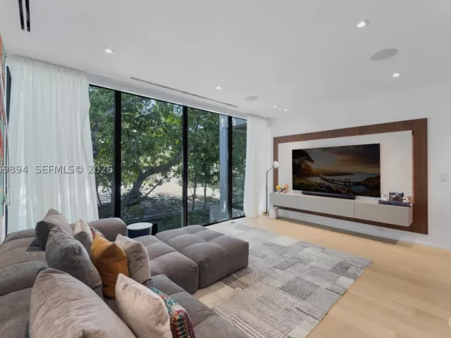 Продажа дома по адресу 6015 N Bay Rd - фото 9286148