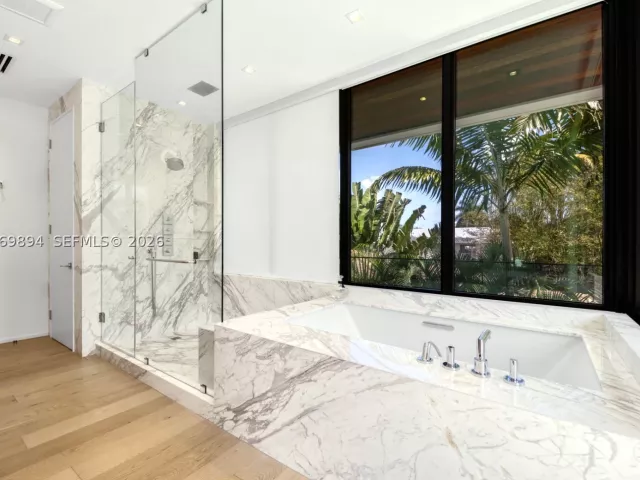 Продажа дома по адресу 6015 N Bay Rd - фото 9286152