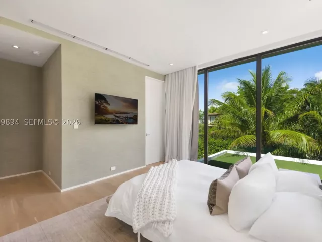 Продажа дома по адресу 6015 N Bay Rd - фото 9286162