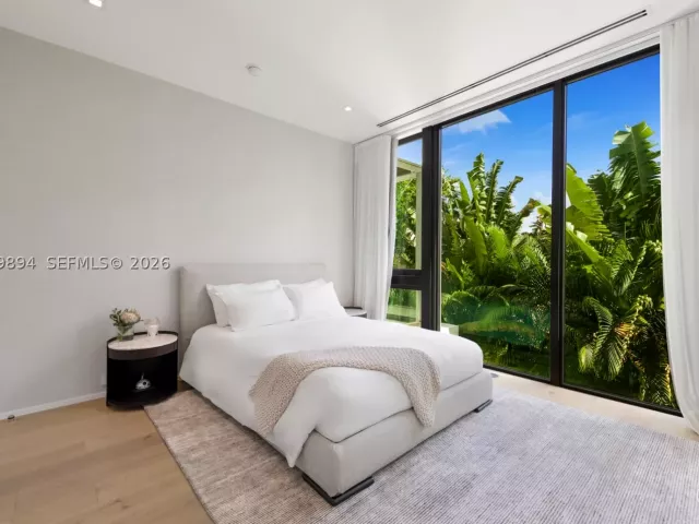 Продажа дома по адресу 6015 N Bay Rd - фото 9286164