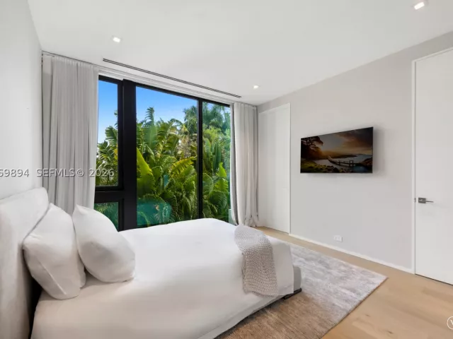 Продажа дома по адресу 6015 N Bay Rd - фото 9286165