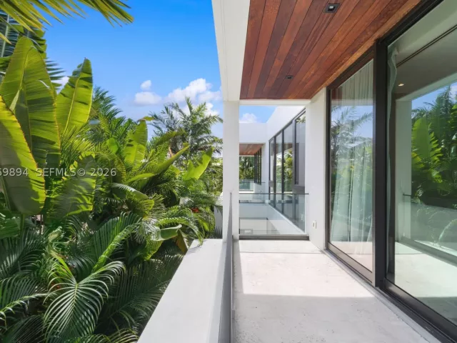 Продажа дома по адресу 6015 N Bay Rd - фото 9286167