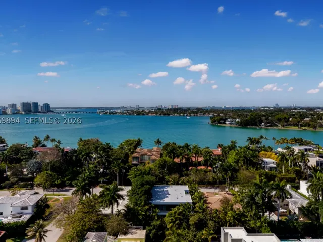 Продажа дома по адресу 6015 N Bay Rd - фото 9286170