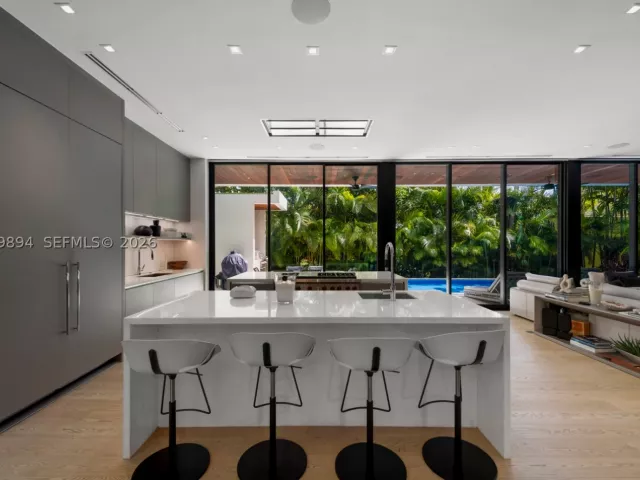 Продажа дома по адресу 6015 N Bay Rd - фото 9286139