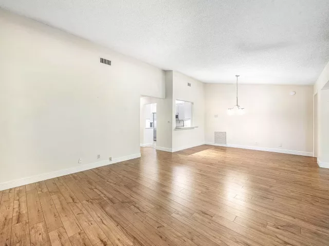 Продажа дома по адресу 241 DEL RIO Boulevard - фото 9283669