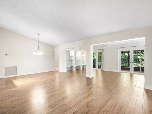 Продажа дома по адресу 241 DEL RIO Boulevard - фото 9283672