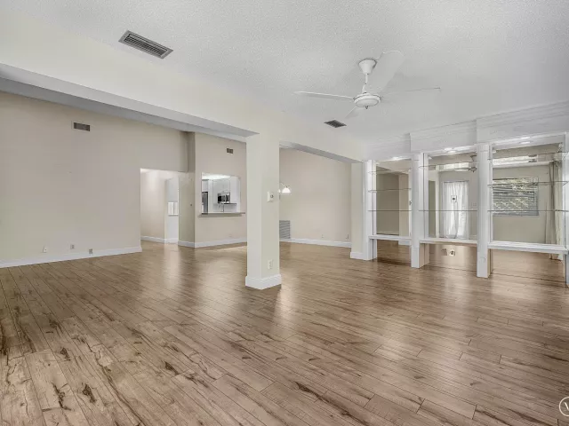 Продажа дома по адресу 241 DEL RIO Boulevard - фото 9283673