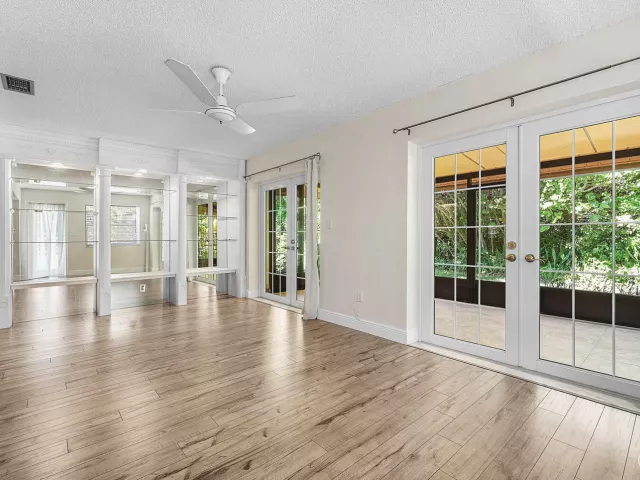 Продажа дома по адресу 241 DEL RIO Boulevard - фото 9283674