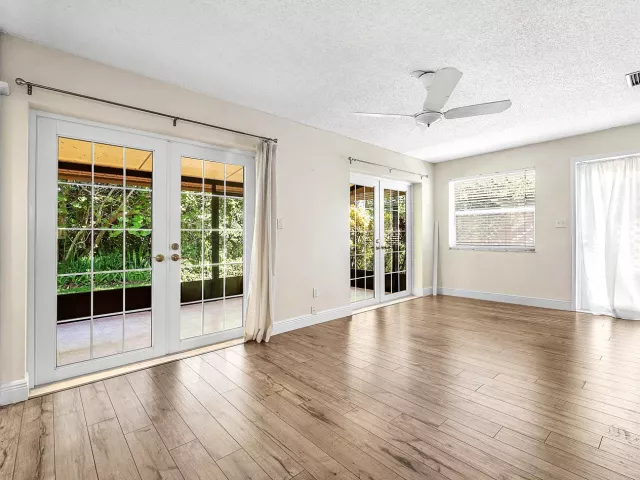 Продажа дома по адресу 241 DEL RIO Boulevard - фото 9283675
