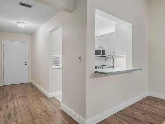 Продажа дома по адресу 241 DEL RIO Boulevard - фото 9283663