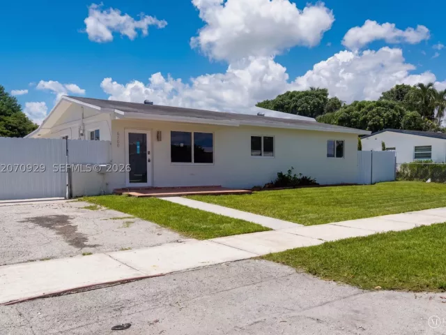 Продажа дома по адресу 6200 SW 109th Ave - фото 9292055