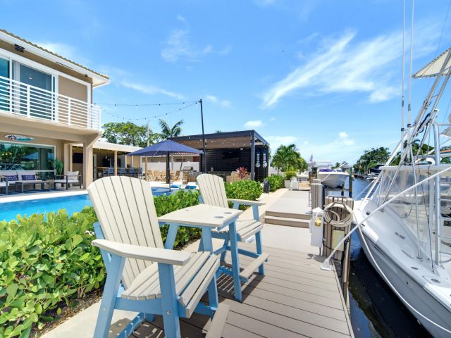 Продажа дома по адресу 2360 SE 13TH Court - фото 9376266