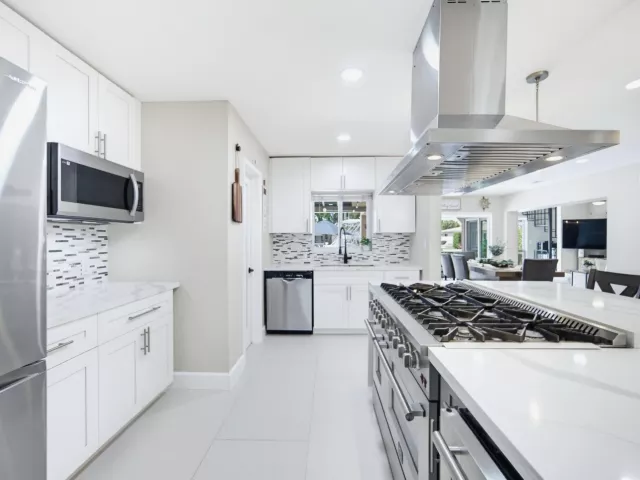 Продажа дома по адресу 2360 SE 13TH Court - фото 9376202