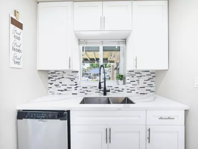 Продажа дома по адресу 2360 SE 13TH Court - фото 9376203