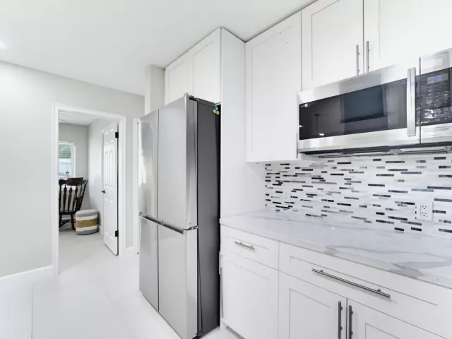 Продажа дома по адресу 2360 SE 13TH Court - фото 9376208