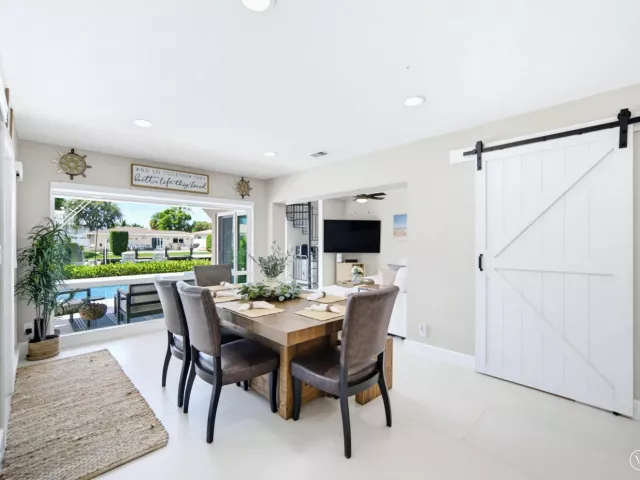 Продажа дома по адресу 2360 SE 13TH Court - фото 9376209