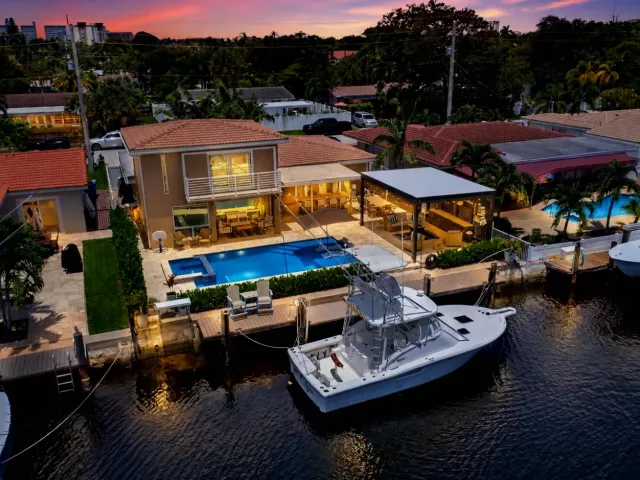 Продажа дома по адресу 2360 SE 13TH Court - фото 9376192