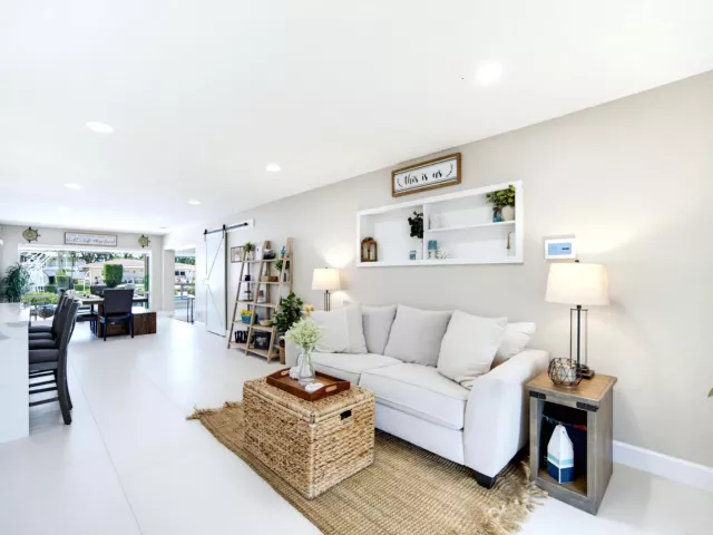 Продажа дома по адресу 2360 SE 13TH Court - фото 9376214