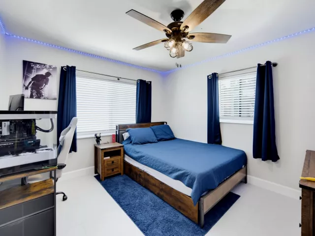 Продажа дома по адресу 2360 SE 13TH Court - фото 9376222