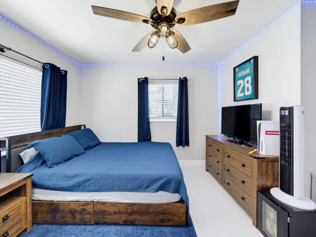 Продажа дома по адресу 2360 SE 13TH Court - фото 9376223