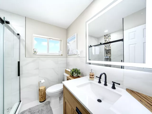 Продажа дома по адресу 2360 SE 13TH Court - фото 9376224