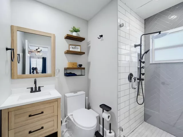 Продажа дома по адресу 2360 SE 13TH Court - фото 9376227