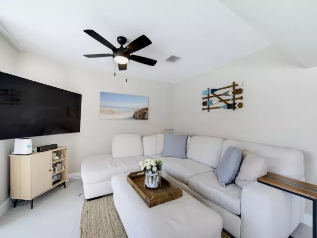 Продажа дома по адресу 2360 SE 13TH Court - фото 9376230