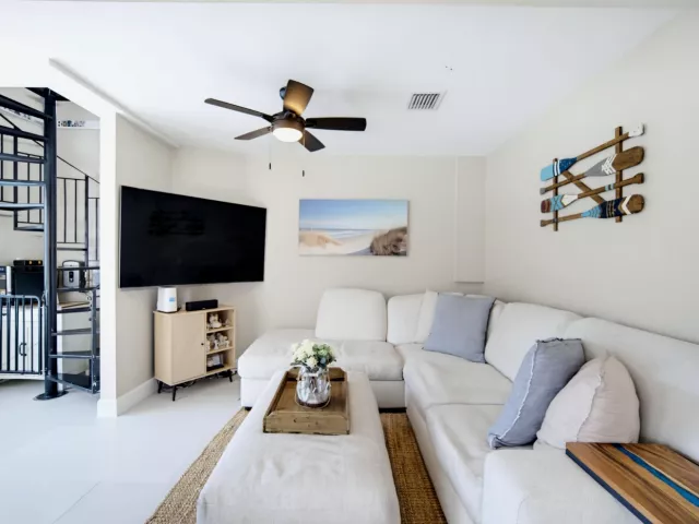 Продажа дома по адресу 2360 SE 13TH Court - фото 9376232