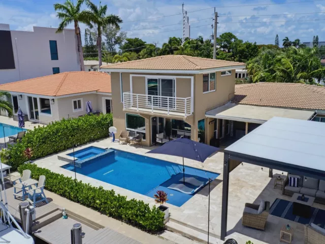 Продажа дома по адресу 2360 SE 13TH Court - фото 9376244