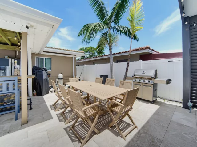 Продажа дома по адресу 2360 SE 13TH Court - фото 9376250