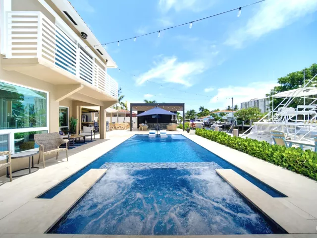 Продажа дома по адресу 2360 SE 13TH Court - фото 9376260