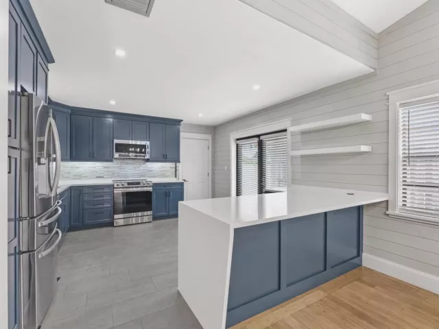 Продажа дома по адресу 1310 NW 22ND Avenue - фото 9376164