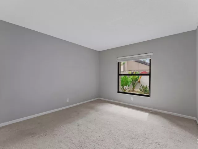 Продажа дома по адресу 1310 NW 22ND Avenue - фото 9376170