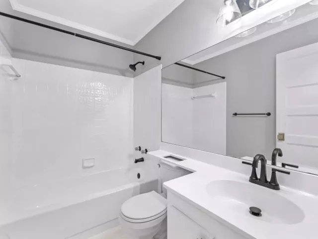 Продажа дома по адресу 1310 NW 22ND Avenue - фото 9376171
