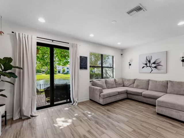 Продажа дома по адресу 10175 Akenside Drive - фото 9360532