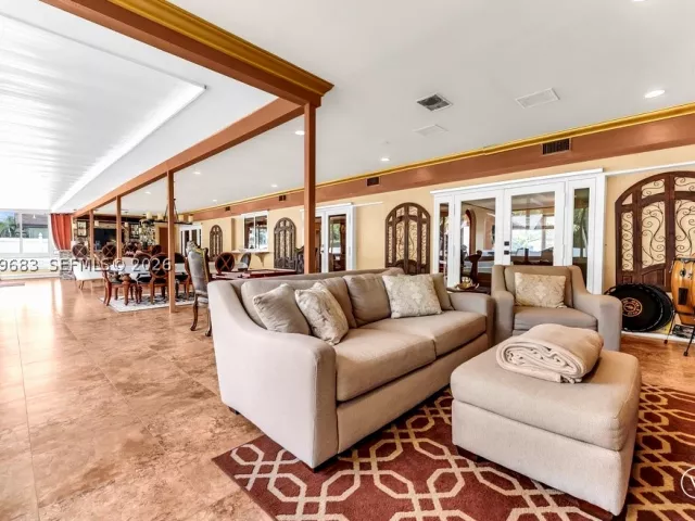 Продажа дома по адресу 4812 Van Buren St - фото 9293046