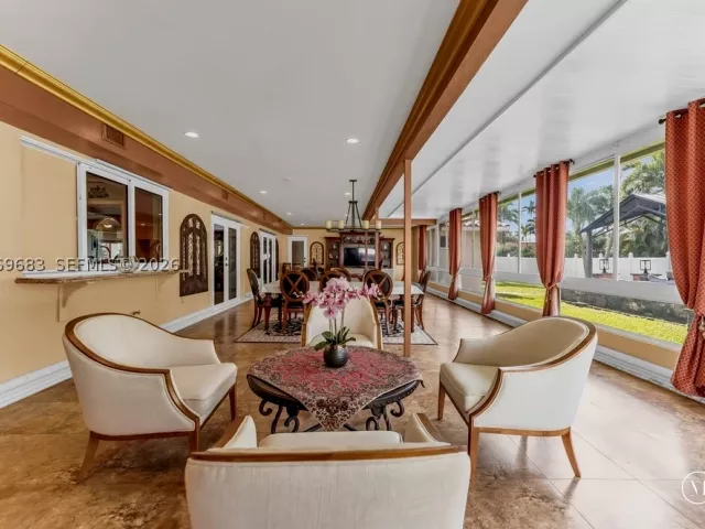 Продажа дома по адресу 4812 Van Buren St - фото 9293047