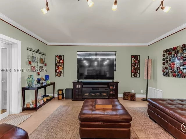 Продажа дома по адресу 4812 Van Buren St - фото 9293055
