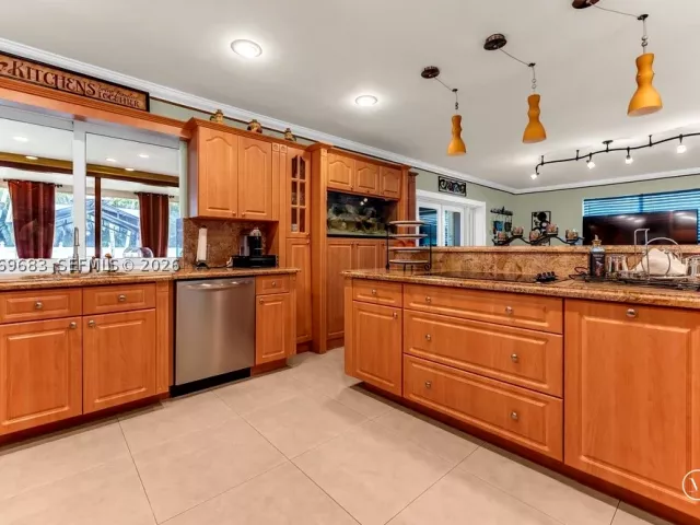Продажа дома по адресу 4812 Van Buren St - фото 9293058