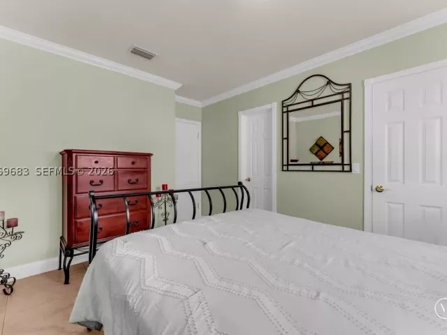 Продажа дома по адресу 4812 Van Buren St - фото 9293074