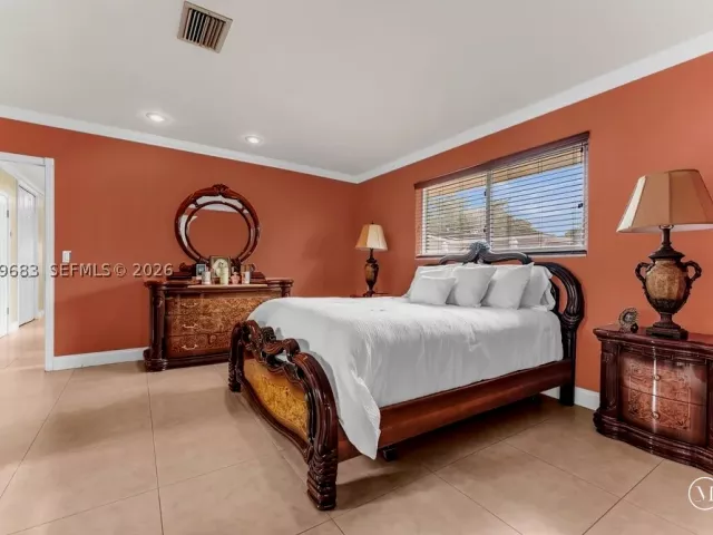 Продажа дома по адресу 4812 Van Buren St - фото 9293077