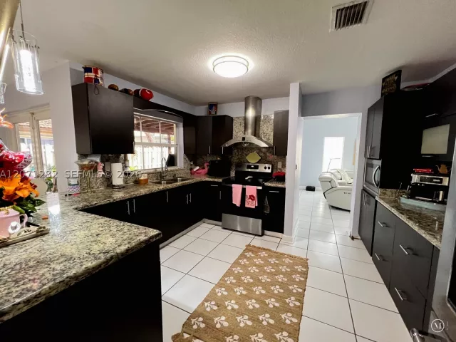 Продажа дома по адресу 13249 NW 9 LN - фото 9301939