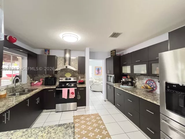 Продажа дома по адресу 13249 NW 9 LN - фото 9301924
