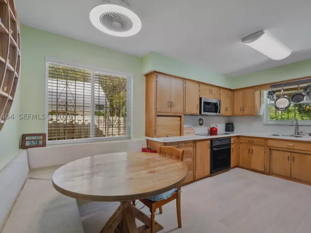 Продажа дома по адресу 5775 SW 57th Ter - фото 9299368