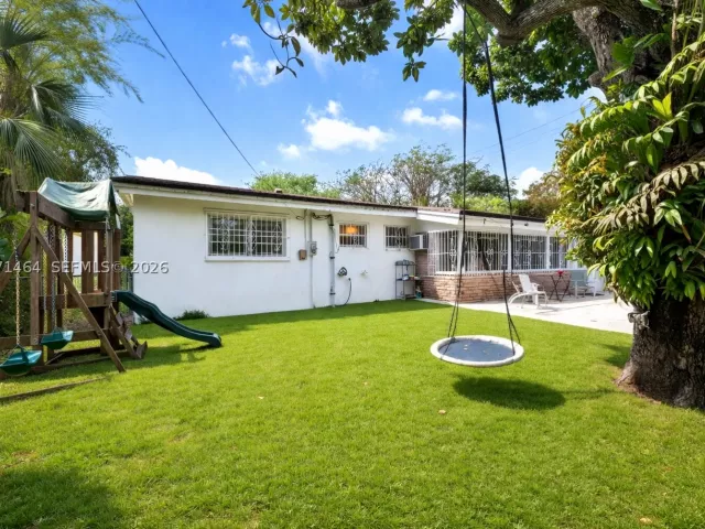 Продажа дома по адресу 5775 SW 57th Ter - фото 9299382