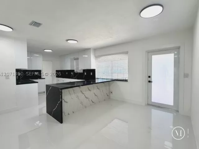 Продажа дома по адресу 3930 NW 187th St - фото 9296186